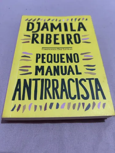 Livro Pequeno Manual Antirracista, de Djamila Ribeiro