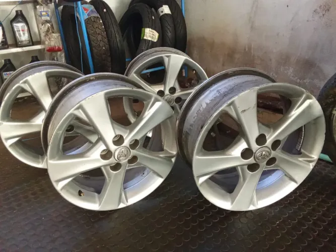 VENDO RODA DO COROLLA 