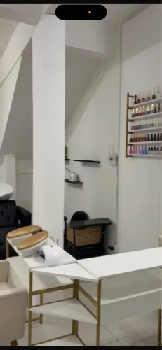 MESA E PRATELEIRAS PARA MANICURE ? 