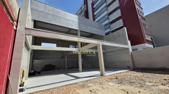 Loja Comercial 300 m² com Pé-Direito Duplo CentroEm fase de acabamento.