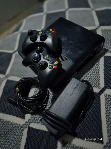 ? Xbox 360 Desbloqueado + 2 Controles + Vários Jogos ?