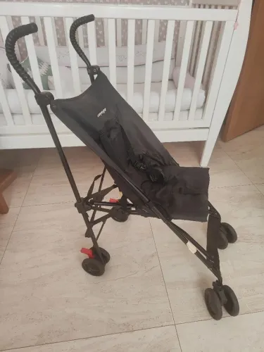 Carrinho de bebê Voyage modelo guarda chuva