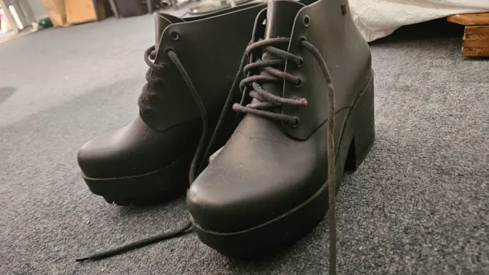 Bota Melissa preta gótica 
