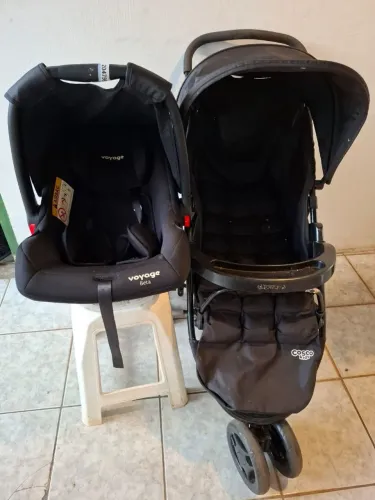 Carrinho de Bebê Cosco + Bebê conforto voyage