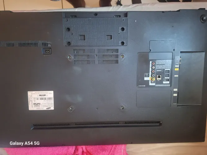 Tv Samsung 40 pol.com tela quebrada. 