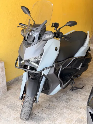 Vendo Xmax 300 ZERADA. 
