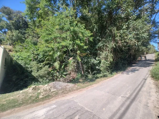 Chácara 3.036 m² próximo ao Condomínio Aruã à venda, aceita carro com parte de pagamento.