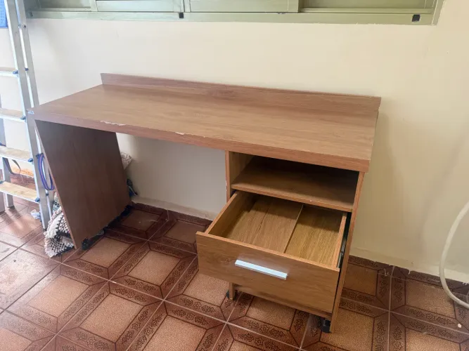 Escrivaninha/mesa de estudo