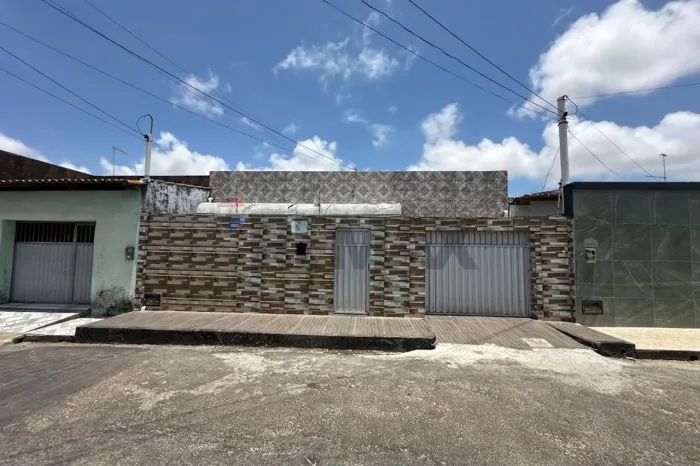 CASA À VENDA NO POTENGI, NATAL/RN | 3 QUARTOS, QUINTAL, GARAGEM PARA 3 CARROS -ACEITA FINA
