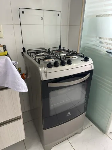 Fogão 4 bocas Electrolux corta gás