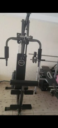 VENDO OU TROCO APARELHO DE ACADEMIA COMPLETO.