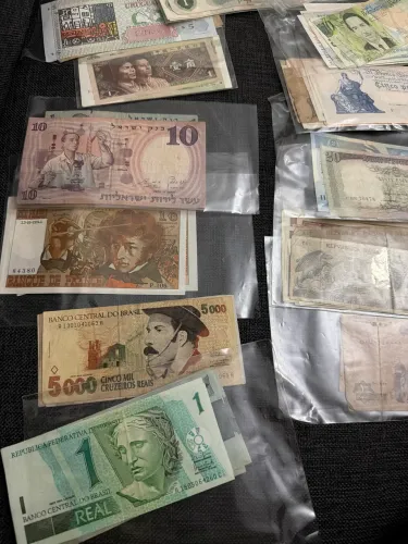 Vendo dinheiro colecionável antigo e de outros países 