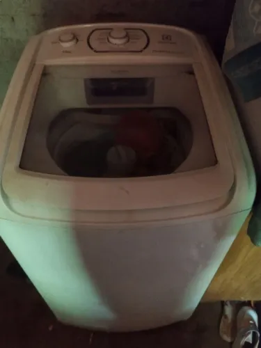 Vendo Máquina de lavar Electrolux 11 kg. Em ótimo estado de conservação