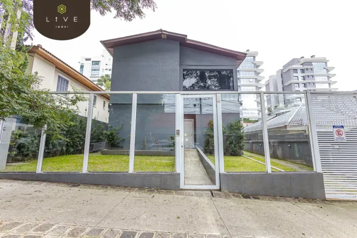 Casa Comercial para Locação com 266m², 07 Salas, 06 Vagas e Excelente Visibilidade Comerci