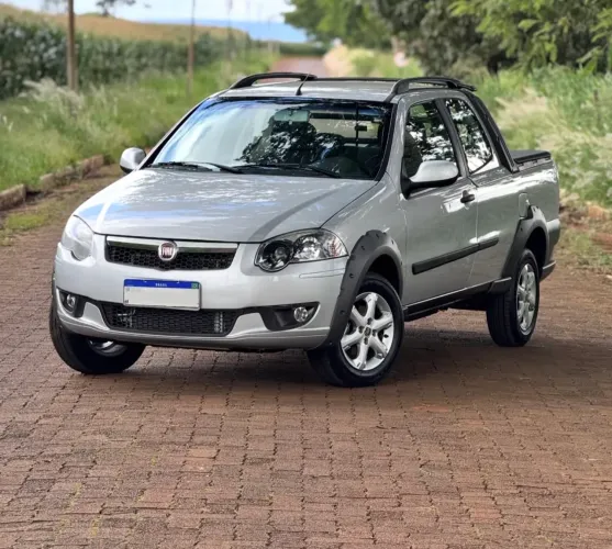 Fiat Strada Trekking 1.6 16V Flex CD 2013