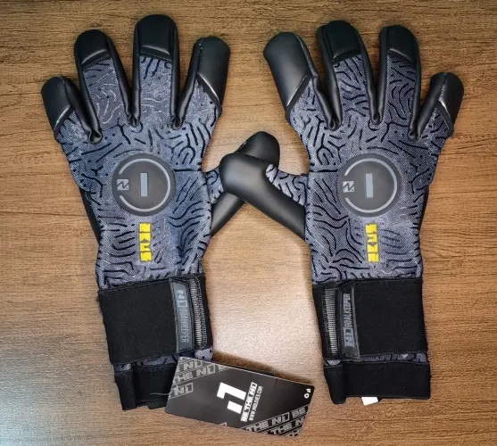 LUVA DE GOLEIRO N1 ZEUS 2.0, CARBON 10, Nova, apenas sem o plástico.