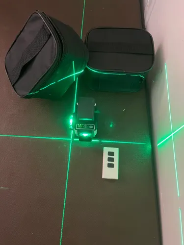 NÍVEL LASER 12 LINHAS VERDE - PRECISÃO E PRATICIDADE PARA SUA OBRA