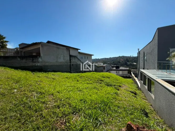 Terreno à venda no condomínio Reserva Santa Maria
