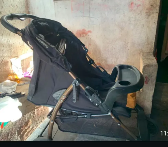 Carrinho de bebê galzerano seminovo