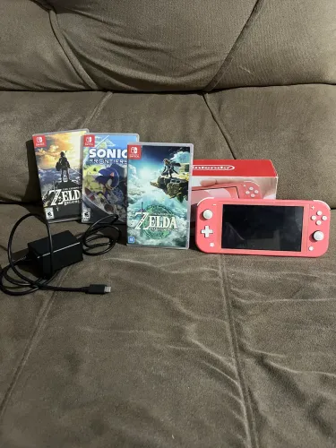 Nintendo Switch Lite Rosa 128 GB com Três Jogos Zelda BOTW, TOTK Sonic com Acessórios