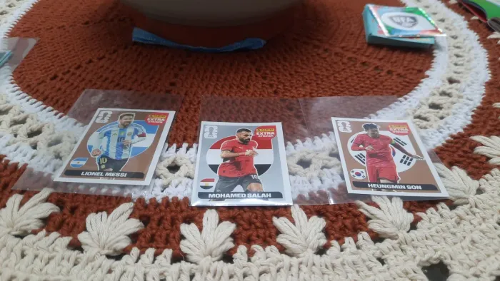 Vendo 3 figurinhas Legends 2026