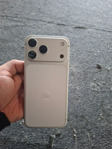 Iphone 17 pro max Silver 256( Caixa,cabo original e na garantia até junho 27)