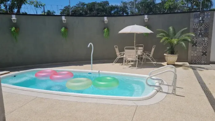 Casa no Campos do Conde Versailles, térrea, piscina, aceita troca/permuta com menor va