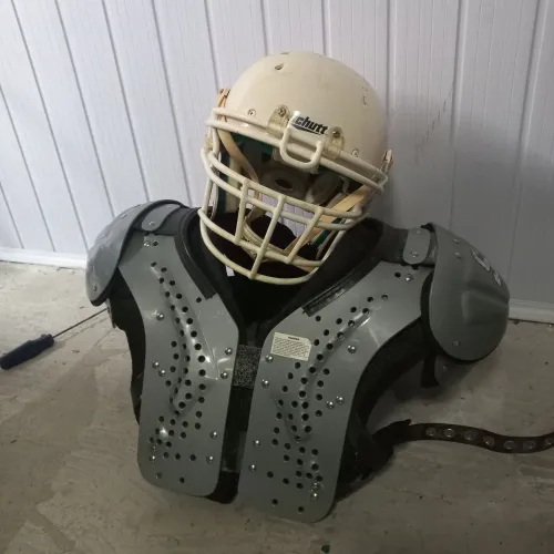 Colete e capacete futebol americano