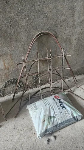 Aranhas e ferros mais 1 saco de cimento para reboco pronto R$ 50,00 tudo