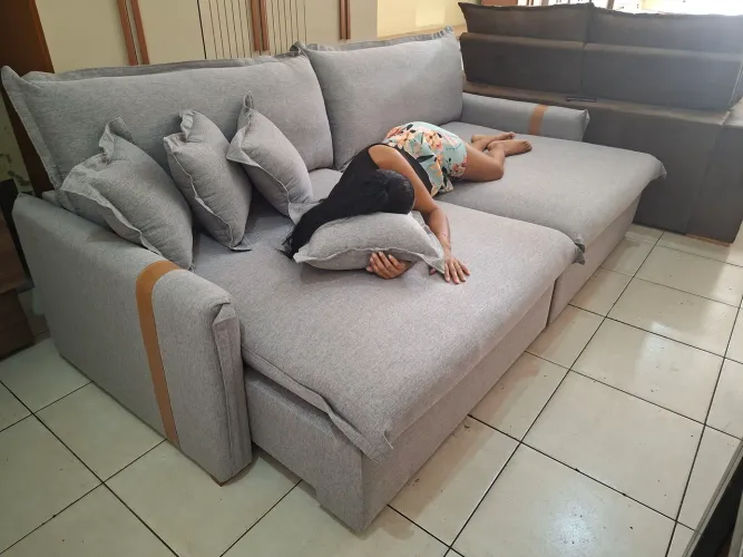 Maravilhoso SOFÁ CAMA Novo De 5.900 a vista por 3.700 tem 2.60 de Largura.