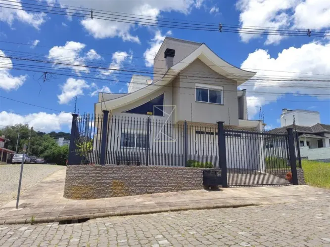 DESTAK IMÓVEIS VENDE: Casa de Esquina alto padrão semi-mobiliada 1Ba