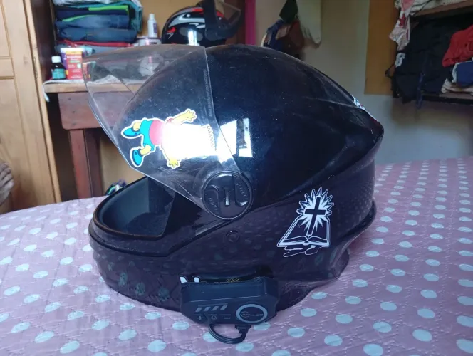CAPACETE COM FONE 