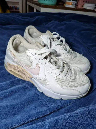 Nike Max Excee