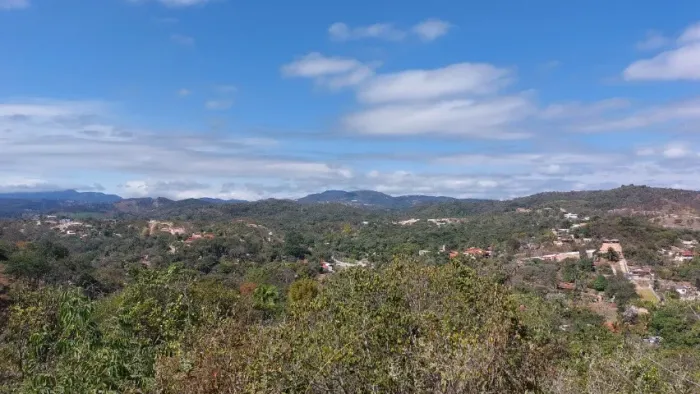 Lote com Terreno/Área de 1.532 m2 no bairro Bonanza, Santa Luzia. Acesso para duas ruas