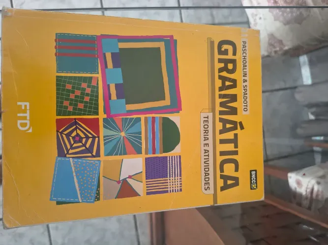 LIVRO PASCHOALIN & SPADOTO GRAMÁTICA TEORIA E ATIVIDADES. Em ótimo estado!!