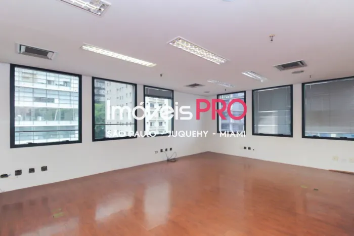 Conjunto comercial com 127m², 2 vagas na Vila Olímpia