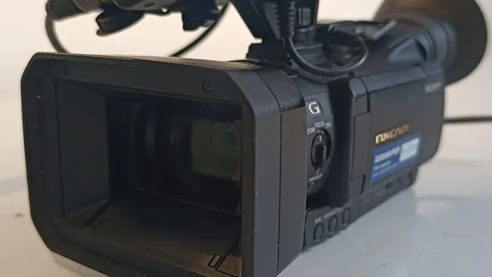 Camera profissional Sony HXR-NX70N