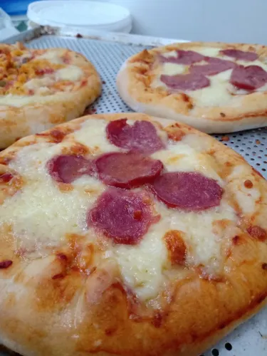 Produção de Pizzas em Pedaço, Calzones e Salgados para empresas