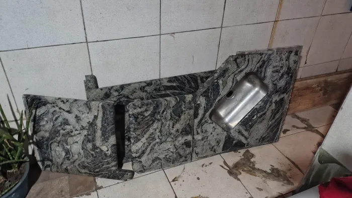 Pia de mármore de quina 4 metros