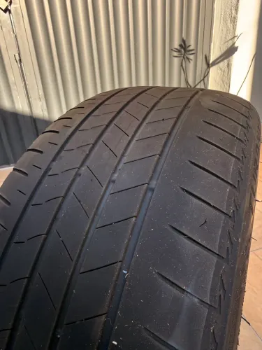 Pneu Bridgestone Turanza 225/45 R17 91W - Ótimo Estado
