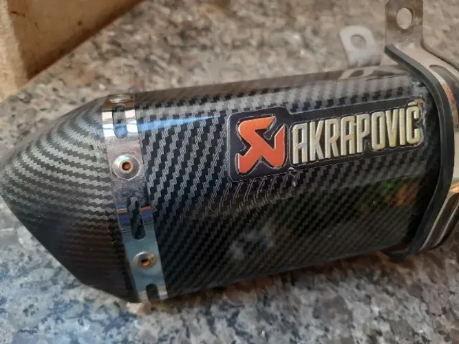 Ponteira Akrapovic - entrada universal