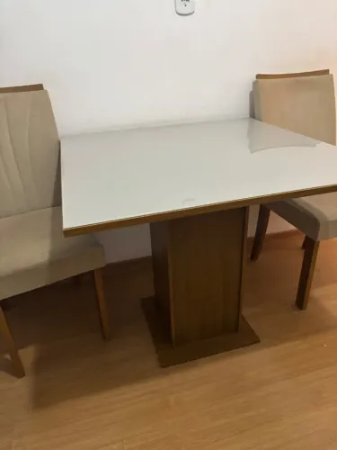 Mesa 1mx1m com duas cadeiras