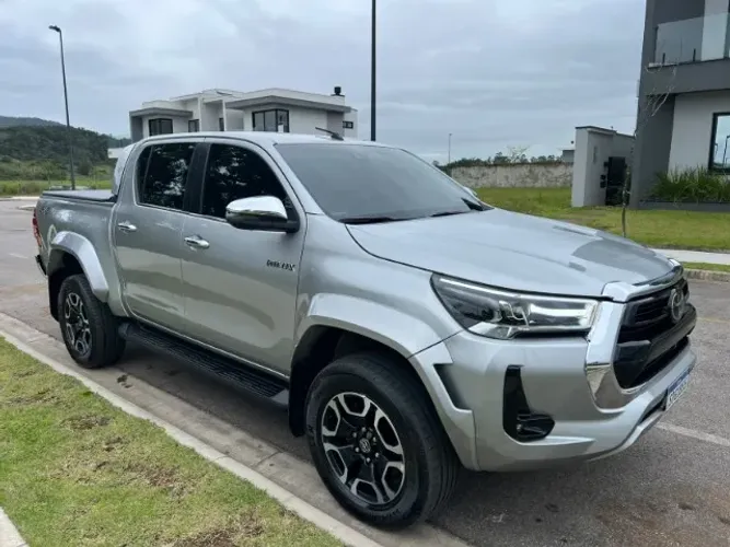 Toyota Hilux CD SRX Plus 4X4 2.8 TDI Die. Aut. 2024