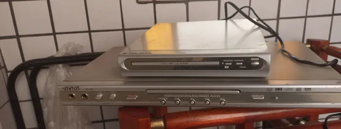 Aparelhos leitor DVD liga mas não abrem gavetas