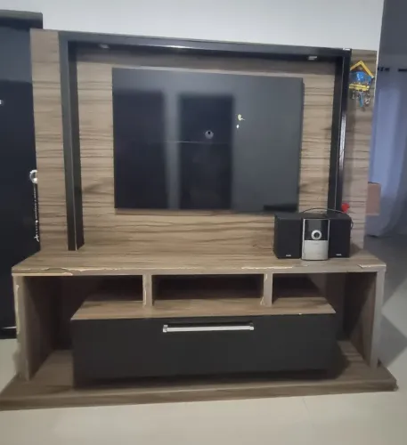 Rack com painel para sala