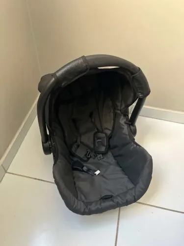 Carrinho e bebe contorto