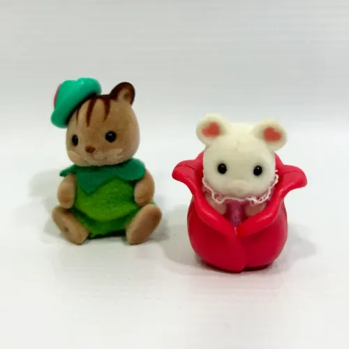Sylvanian Families Baby Fairytale Peter Pan e Polegarzinha