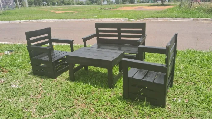 Jogo a pronta entrega, feito com palete 