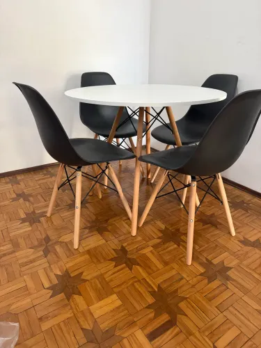 Mesa de Jantar com Cadeiras