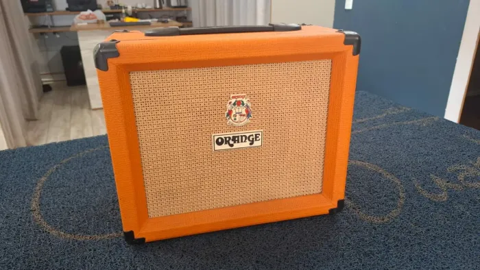 Vendo caixa para guitarra semi-nova